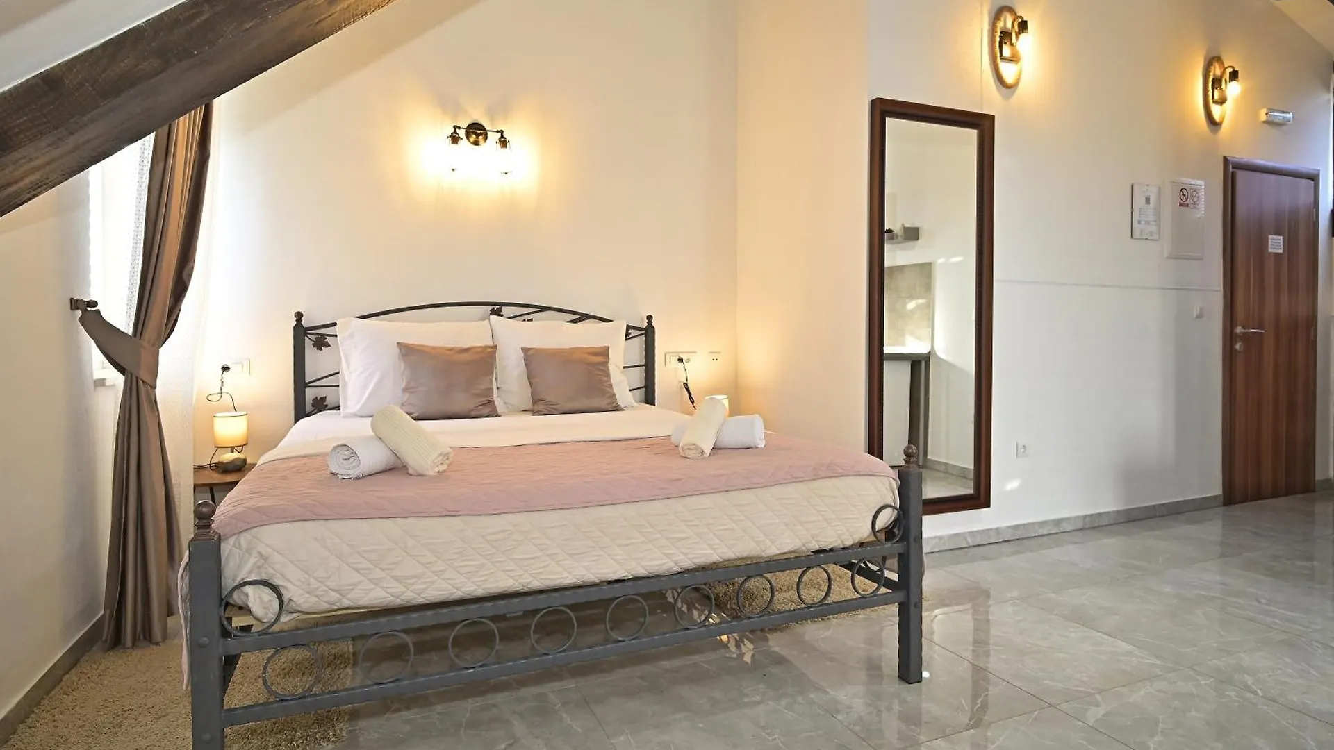 Briscola & Tressette Studios Split Apartment